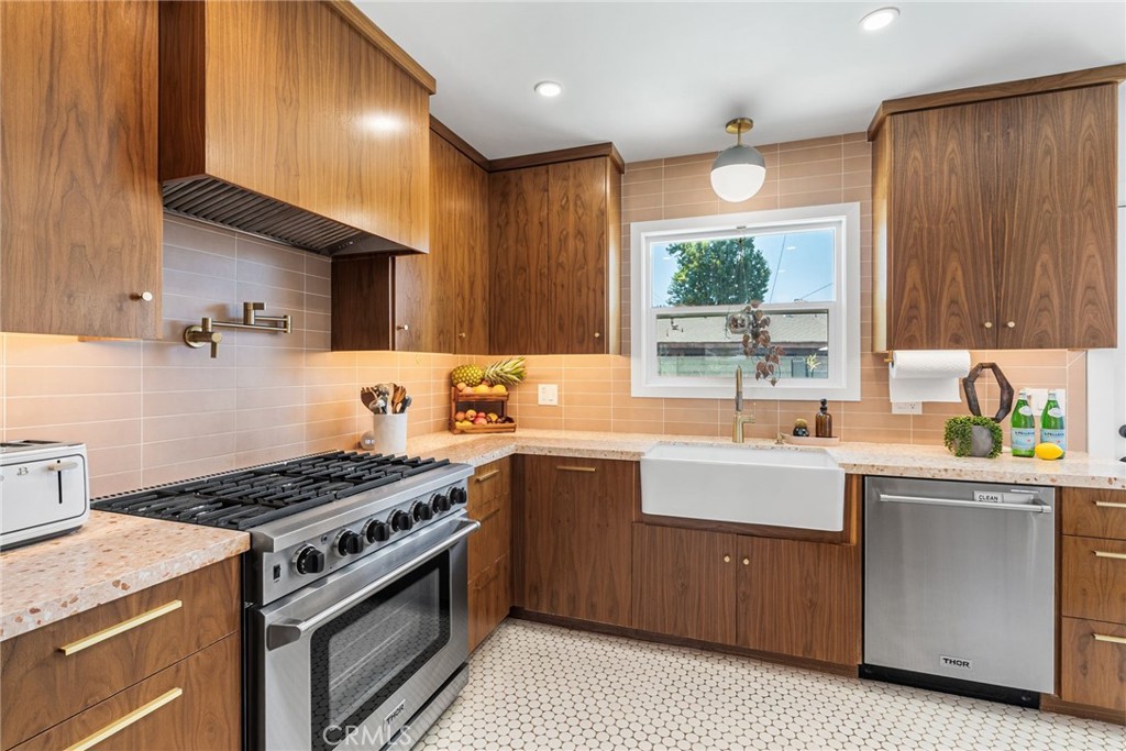 2410 W Broadway