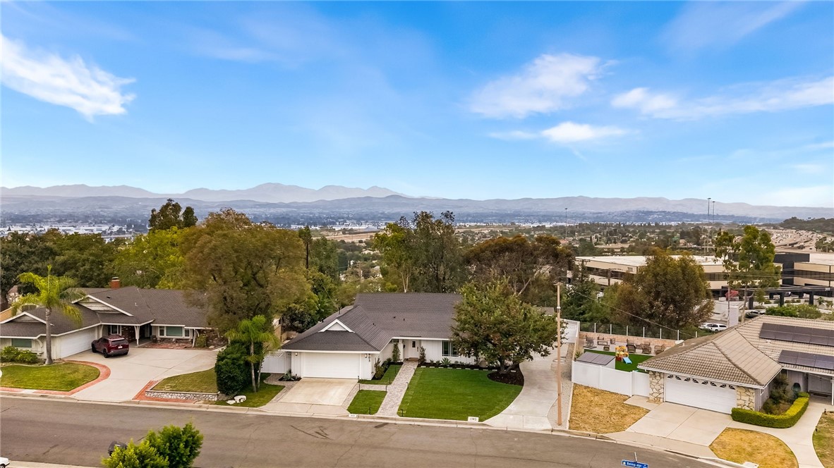 1903 E Bolingridge