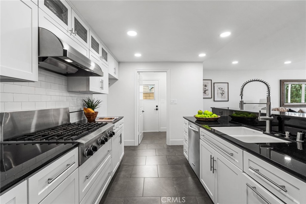 1903 E Bolingridge