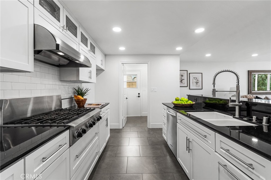 1903 E Bolingridge