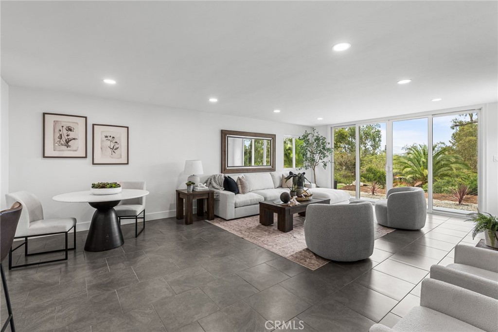 1903 E Bolingridge