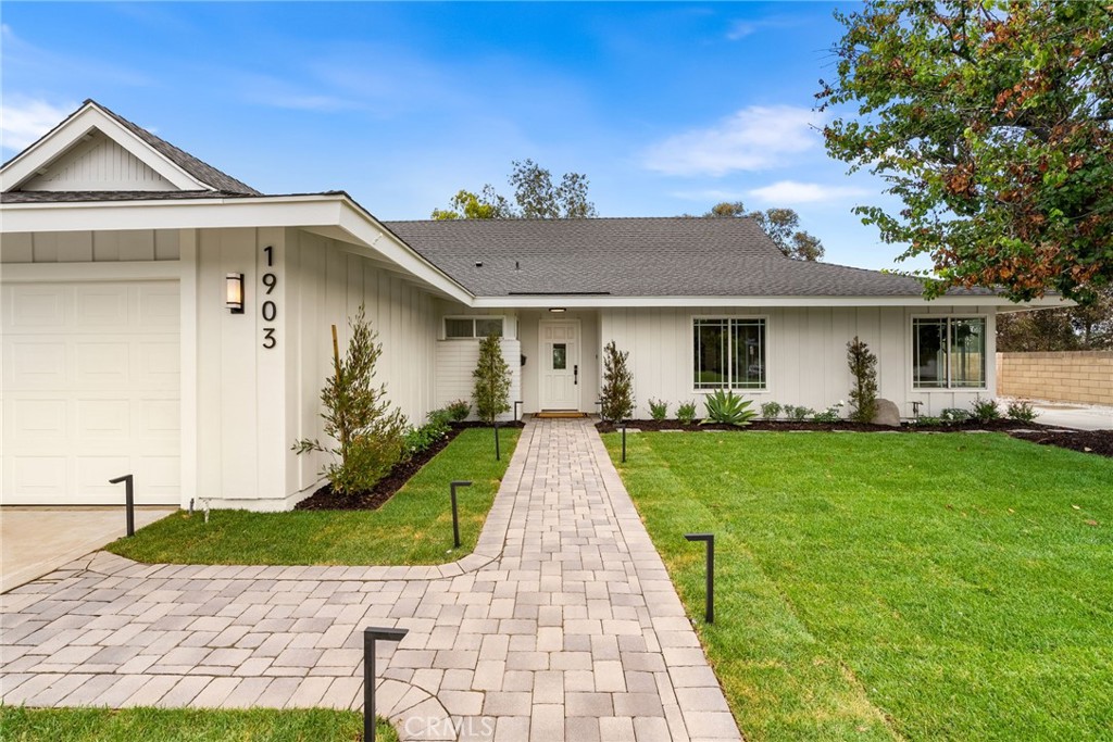 1903 E Bolingridge