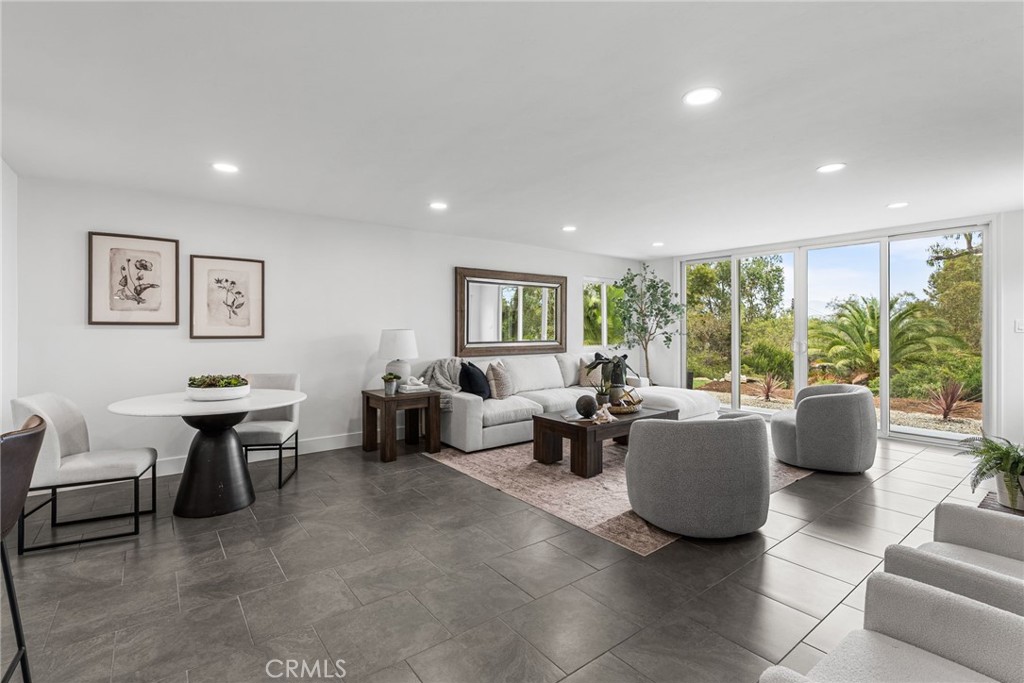 1903 E Bolingridge