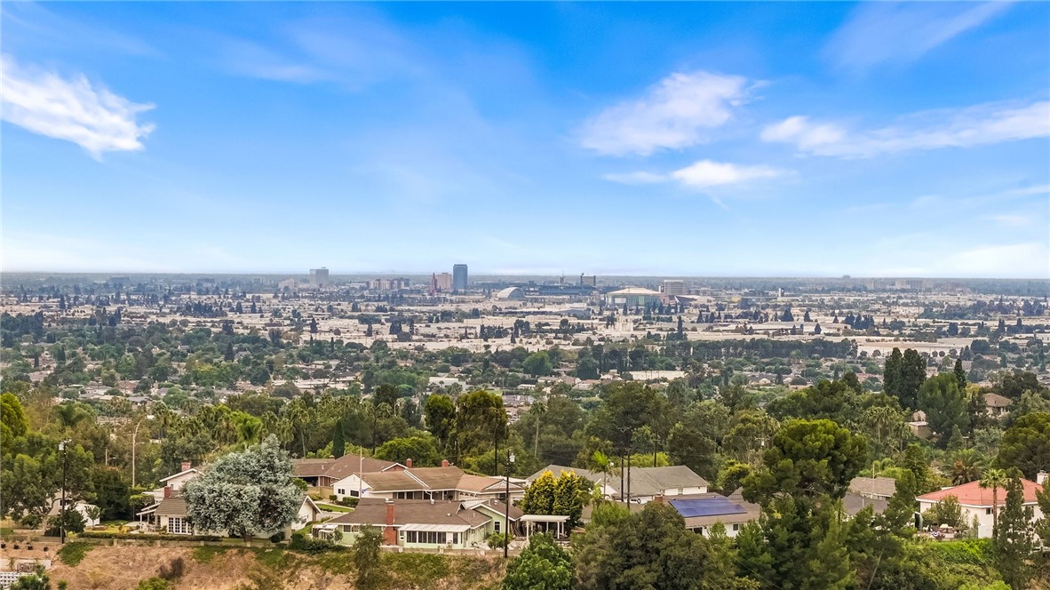 1903 E Bolingridge