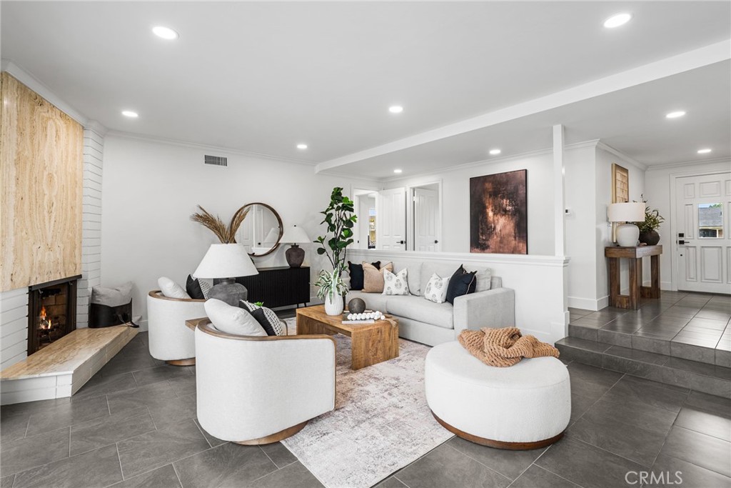 1903 E Bolingridge