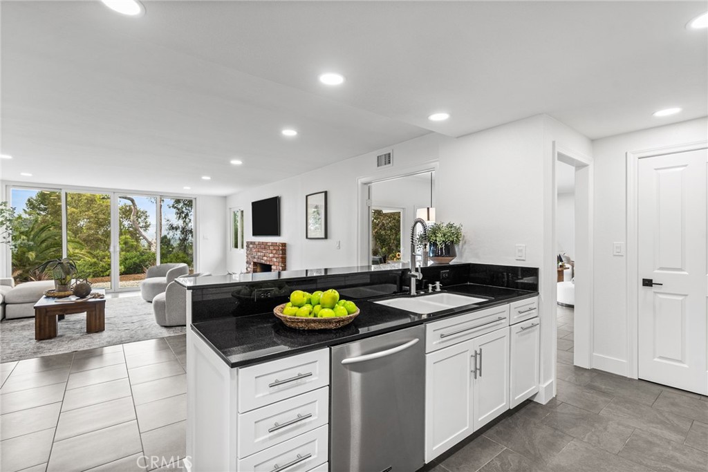 1903 E Bolingridge
