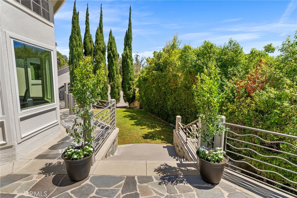 1881 Lemon Heights Drive