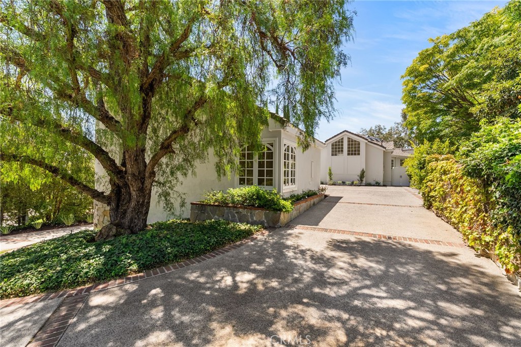 1881 Lemon Heights Drive