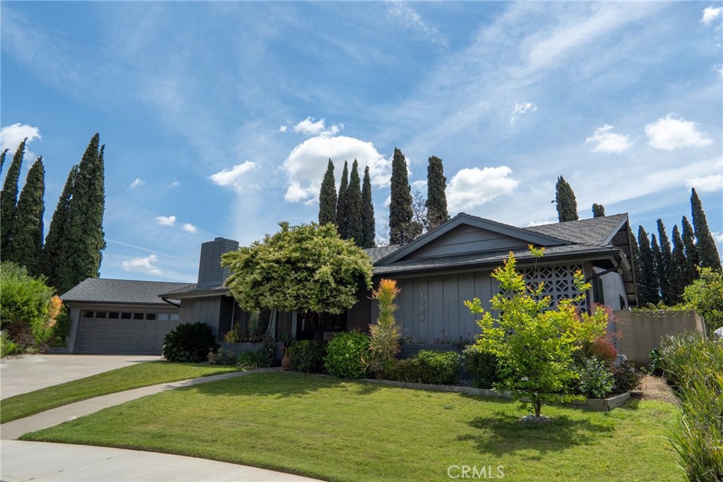 1304 E Carleton Avenue
