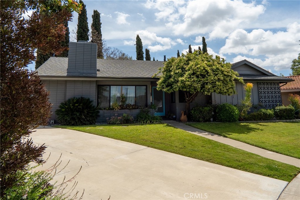 1304 E Carleton Avenue