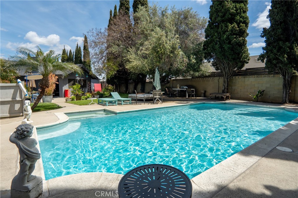 1304 E Carleton Avenue