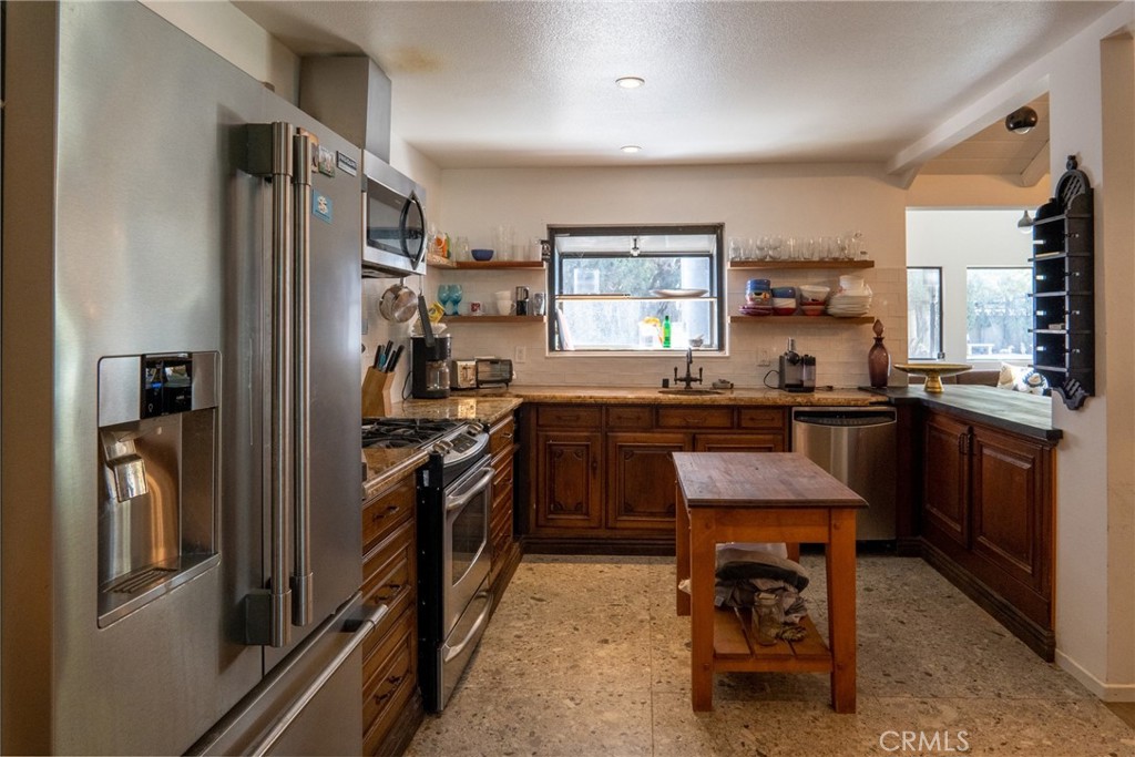 1304 E Carleton Avenue