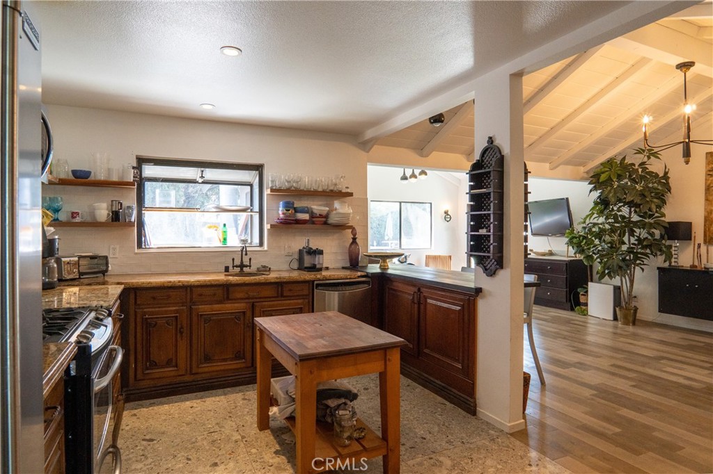 1304 E Carleton Avenue
