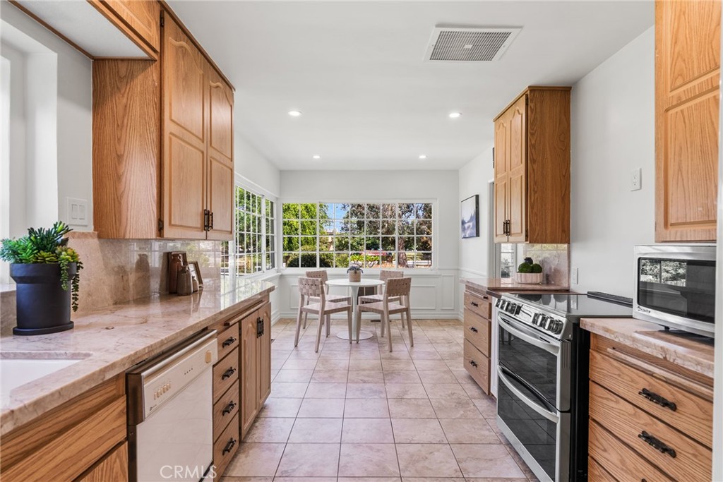 14021 Livingston Street