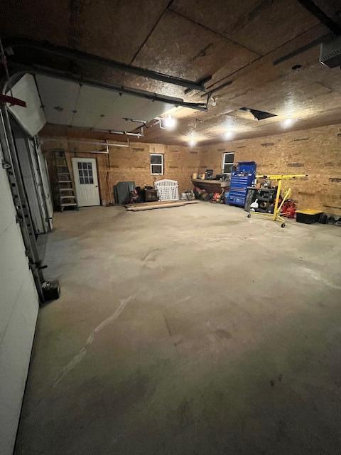 77 Lake Road