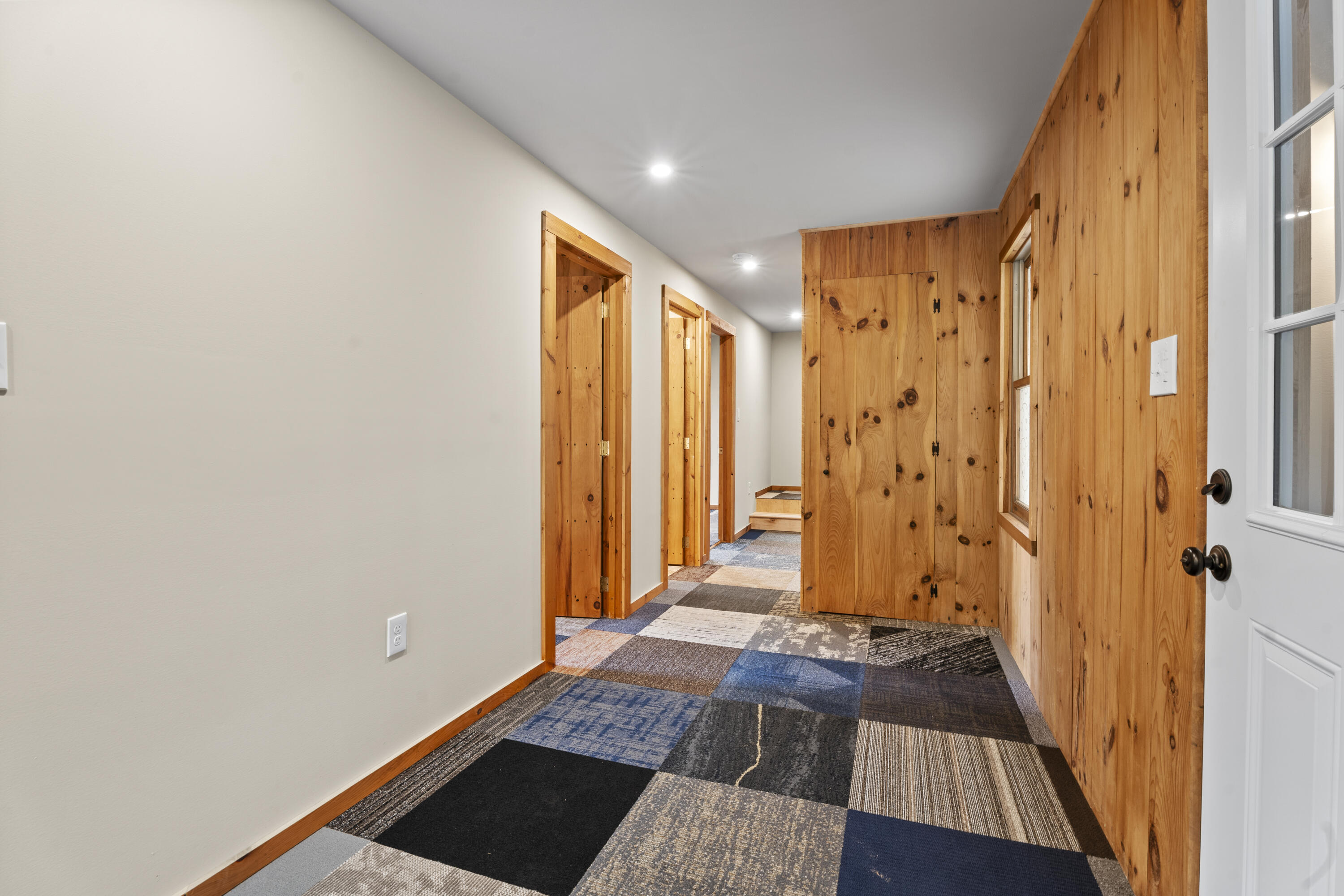 590 River Road
