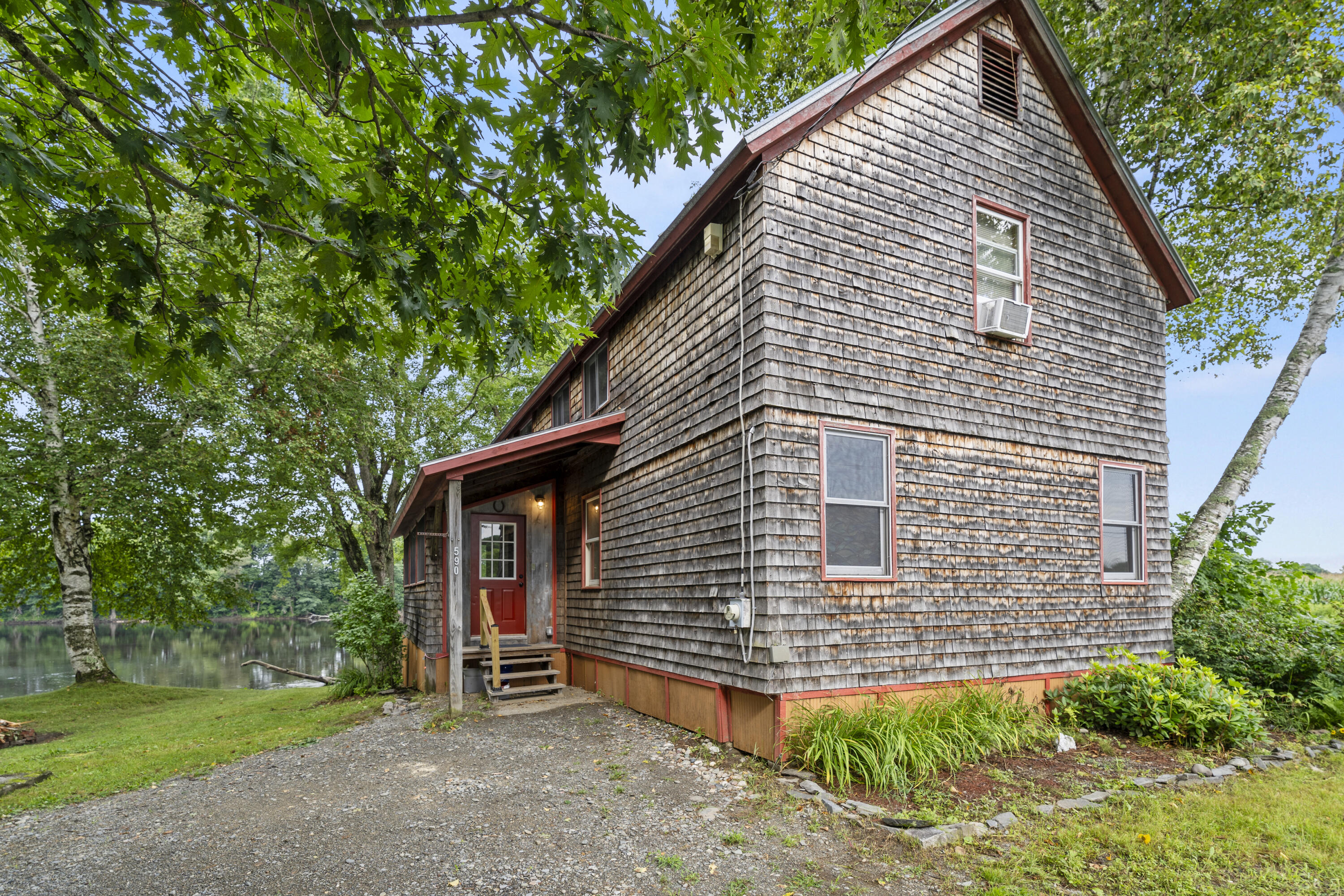 590 River Road