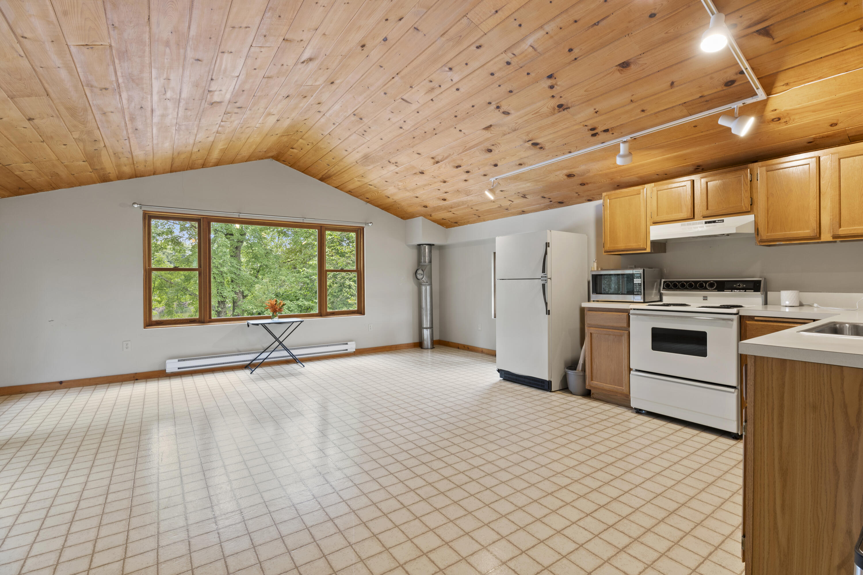 590 River Road