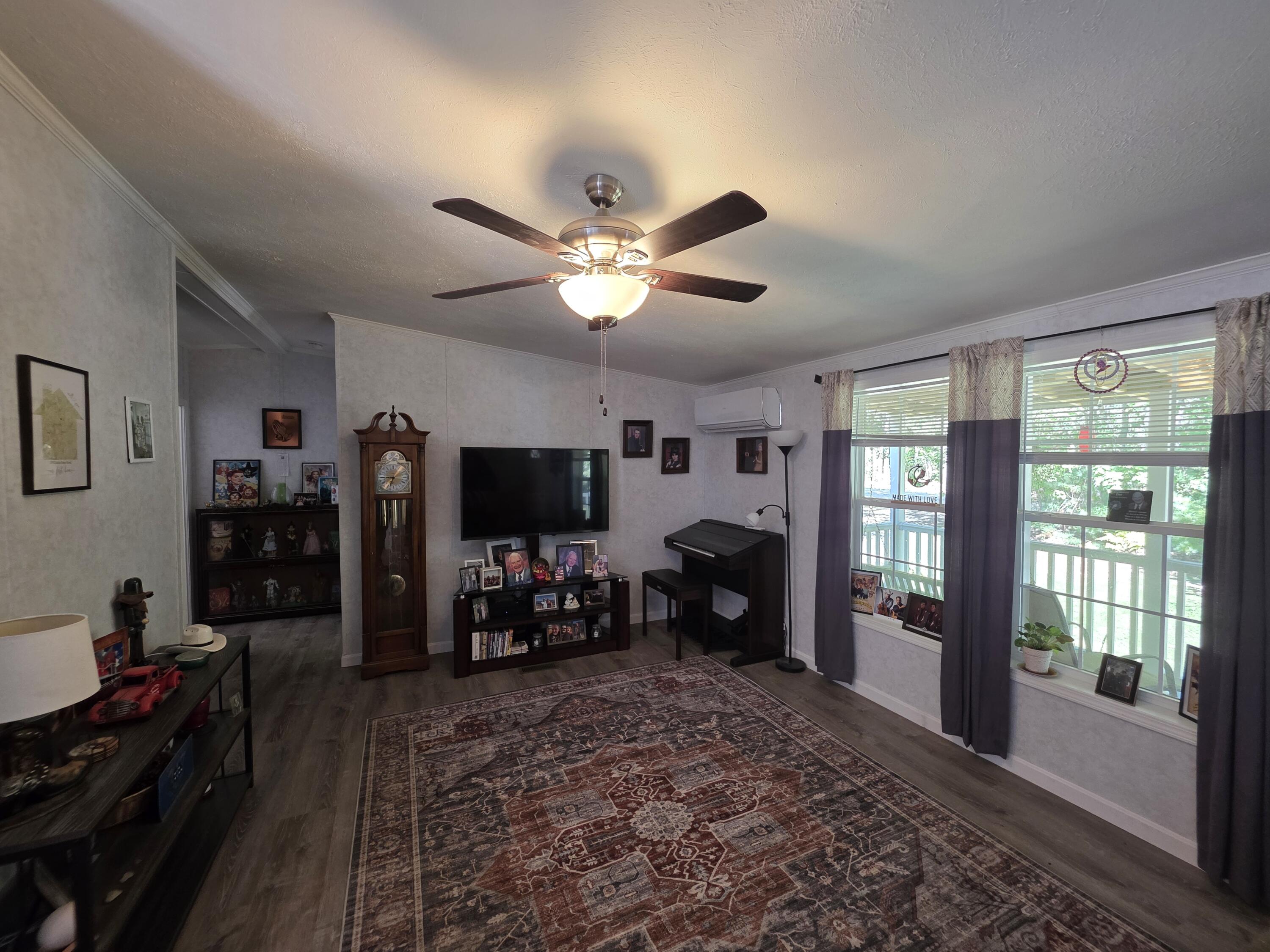 100 Dahila Farm Road