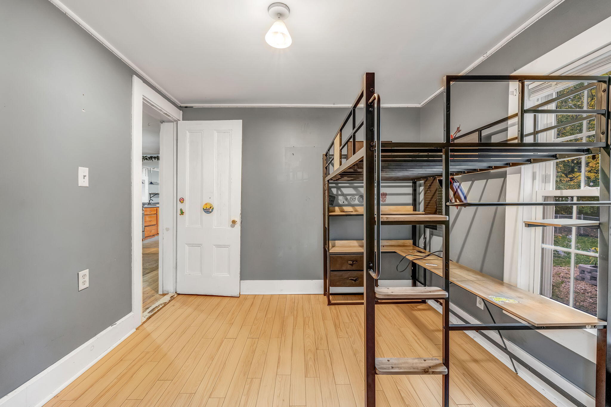 8 Carter Avenue