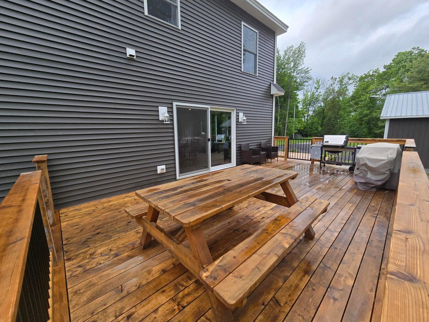1083 North Road