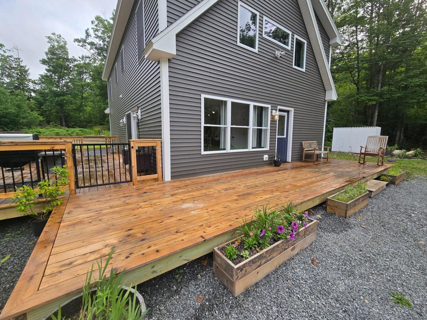 1083 North Road