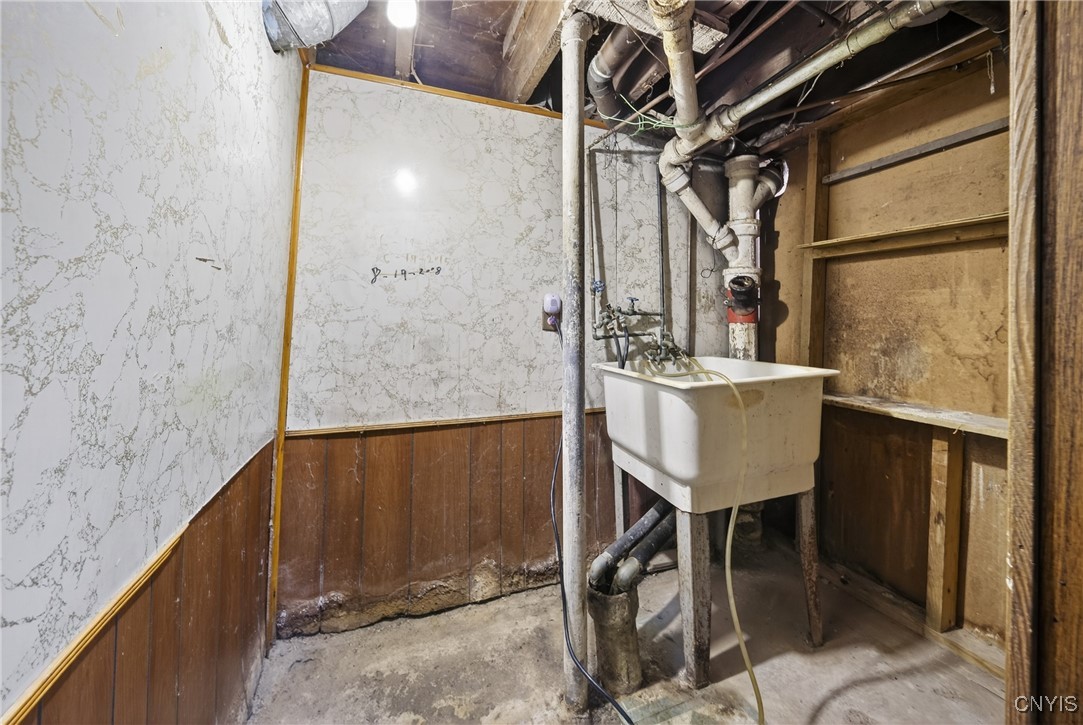 809 East Division Street