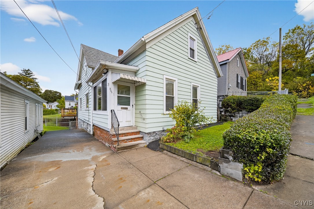 809 East Division Street