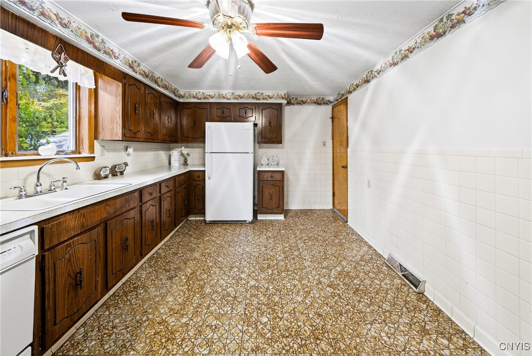 809 East Division Street