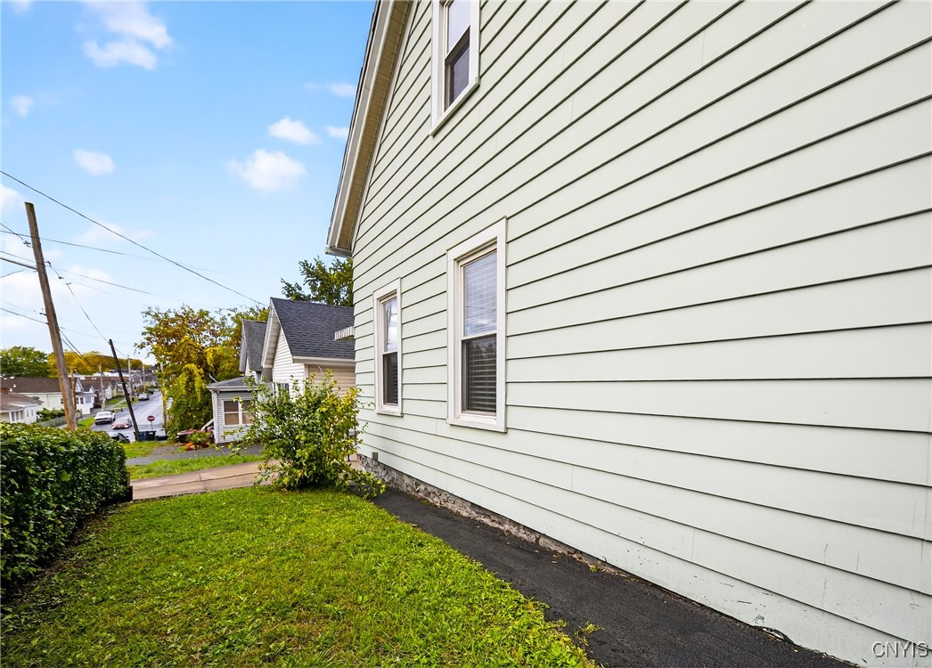 809 East Division Street