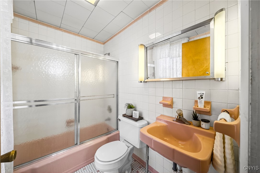 809 East Division Street