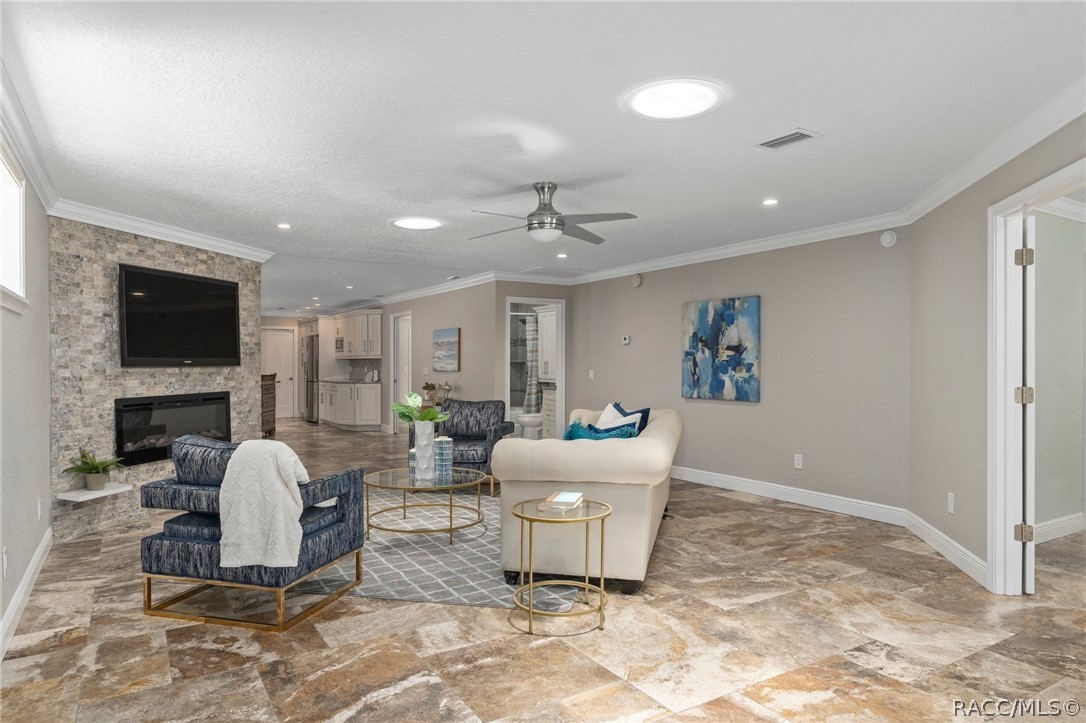 11504 W Clubview Drive
