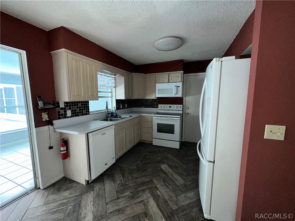 8917 W River Glen Court
