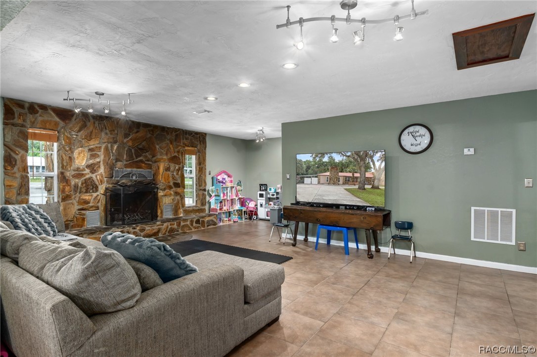 4948 W Pleasant Acres Place