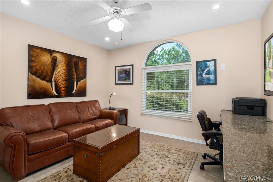 9 Sandpine Court W