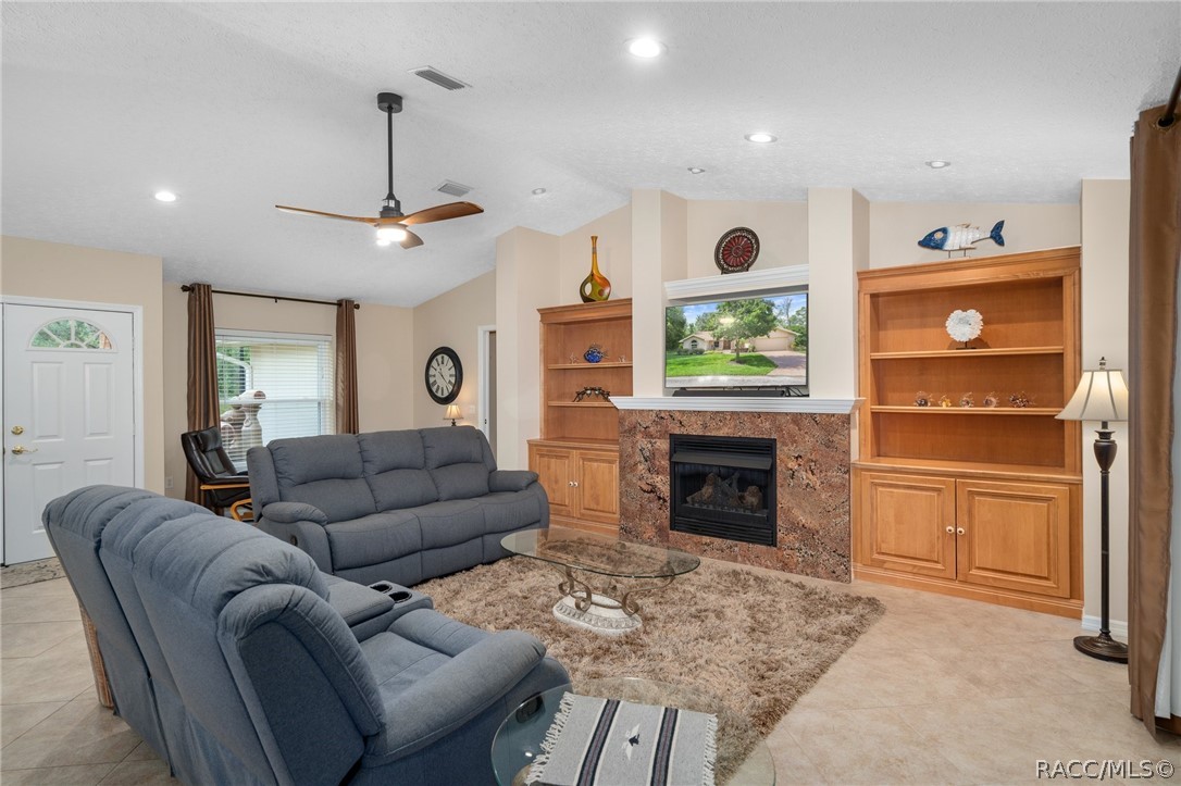 9 Sandpine Court W