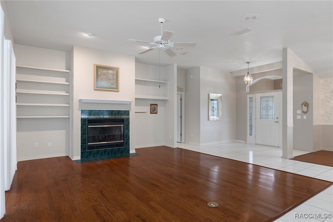 15 Calendula Court E