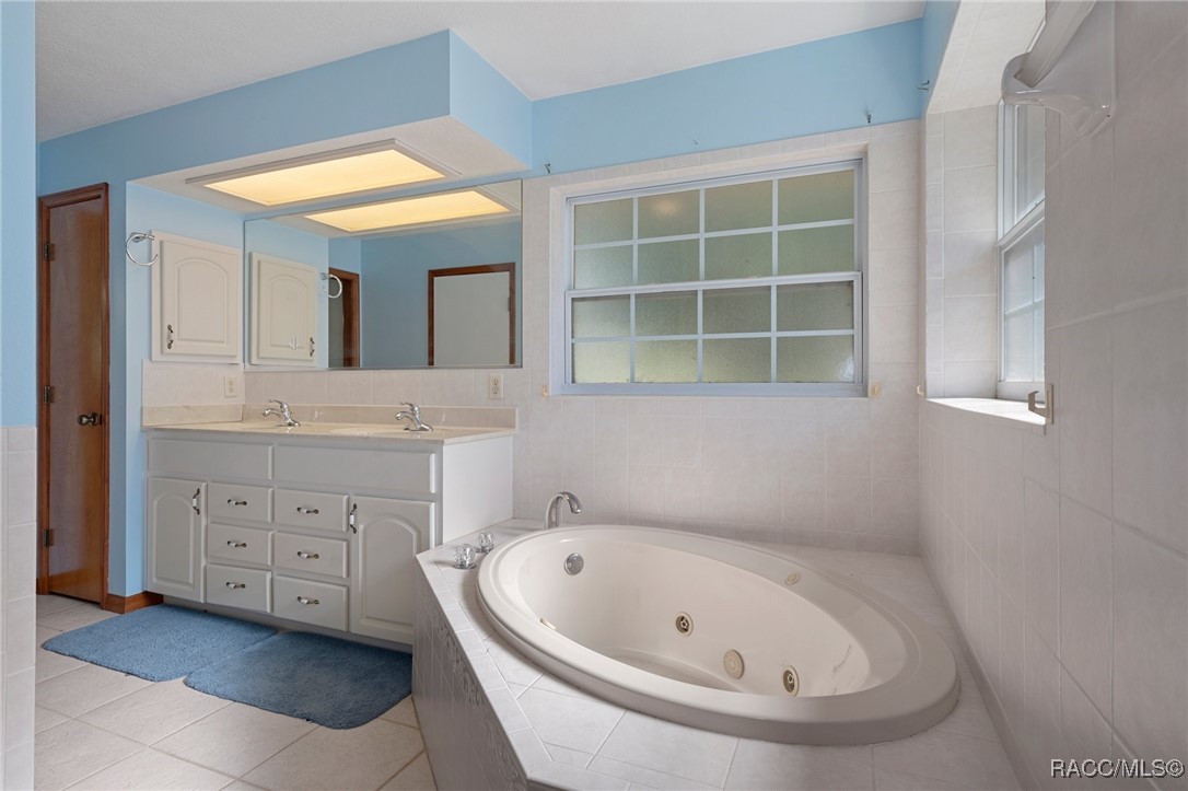 3706 S Blue Sky Point