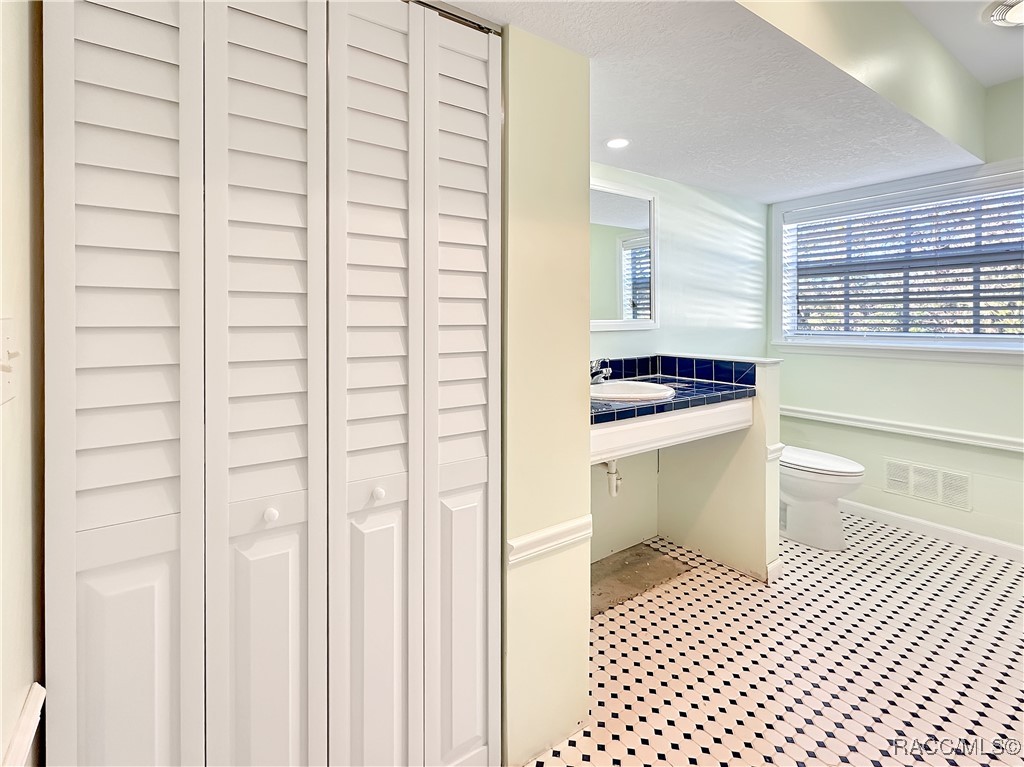 5695 S Sea Otter Path