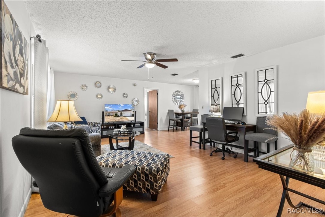 5570 W Cagney Loop