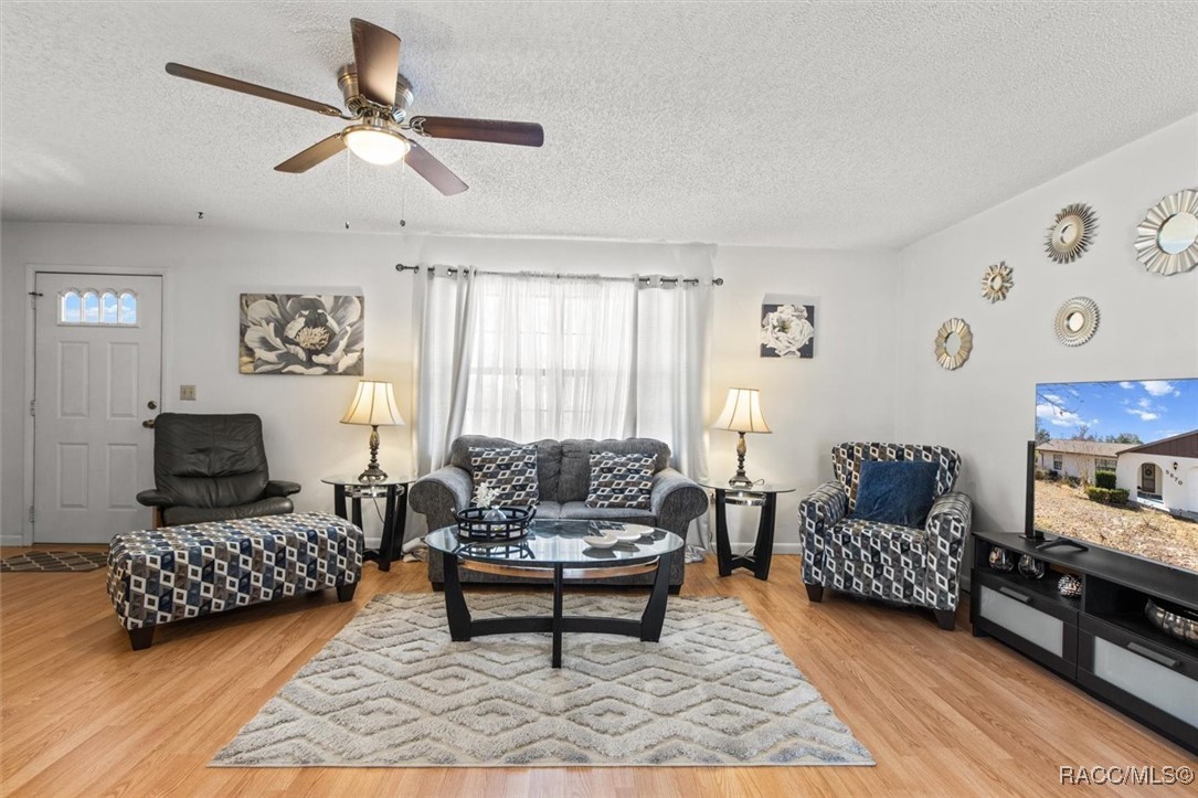 5570 W Cagney Loop