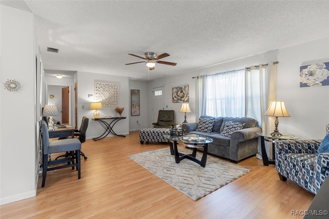 5570 W Cagney Loop