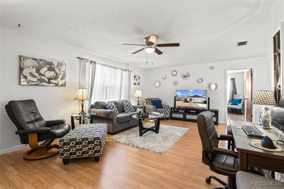 5570 W Cagney Loop