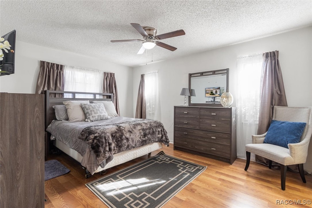 5570 W Cagney Loop