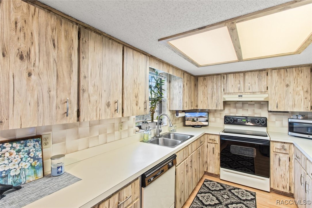 5570 W Cagney Loop