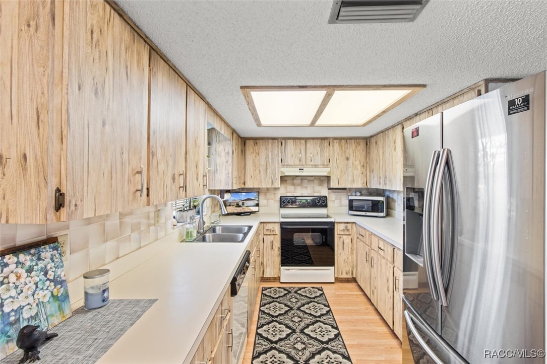 5570 W Cagney Loop