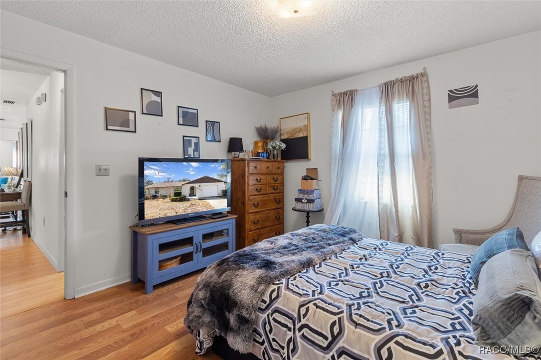 5570 W Cagney Loop