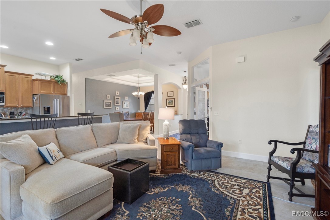 25 Sanders Circle
