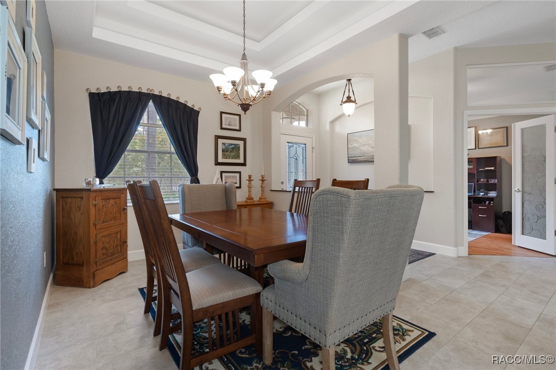 25 Sanders Circle