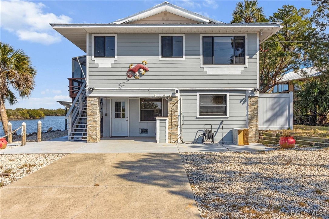 605 N Lake Circle